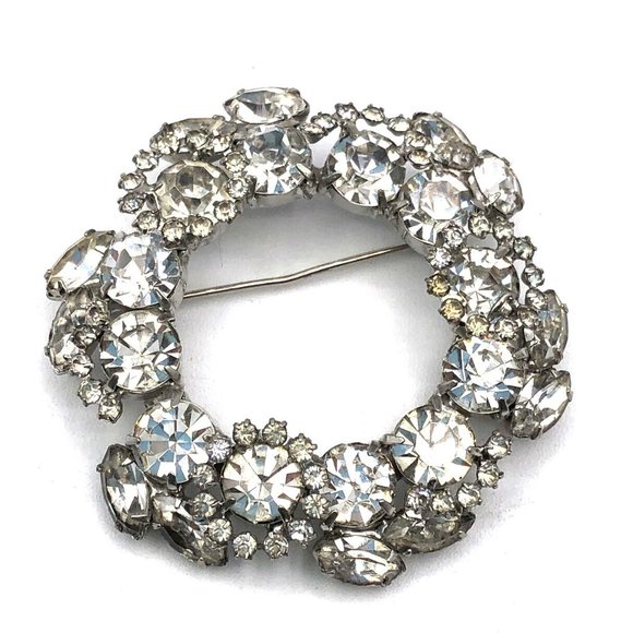 Vintage WEISS Brooch Silvertone Rhodium Rhinestones Wreath Brooch - Picture 2 of 11